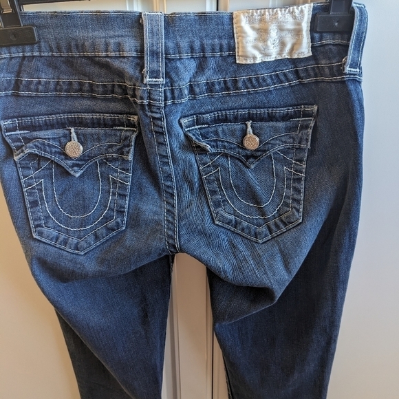 True Religion women's jeans size 25.  Silver badge on back of jeans. - Picture 7 of 9